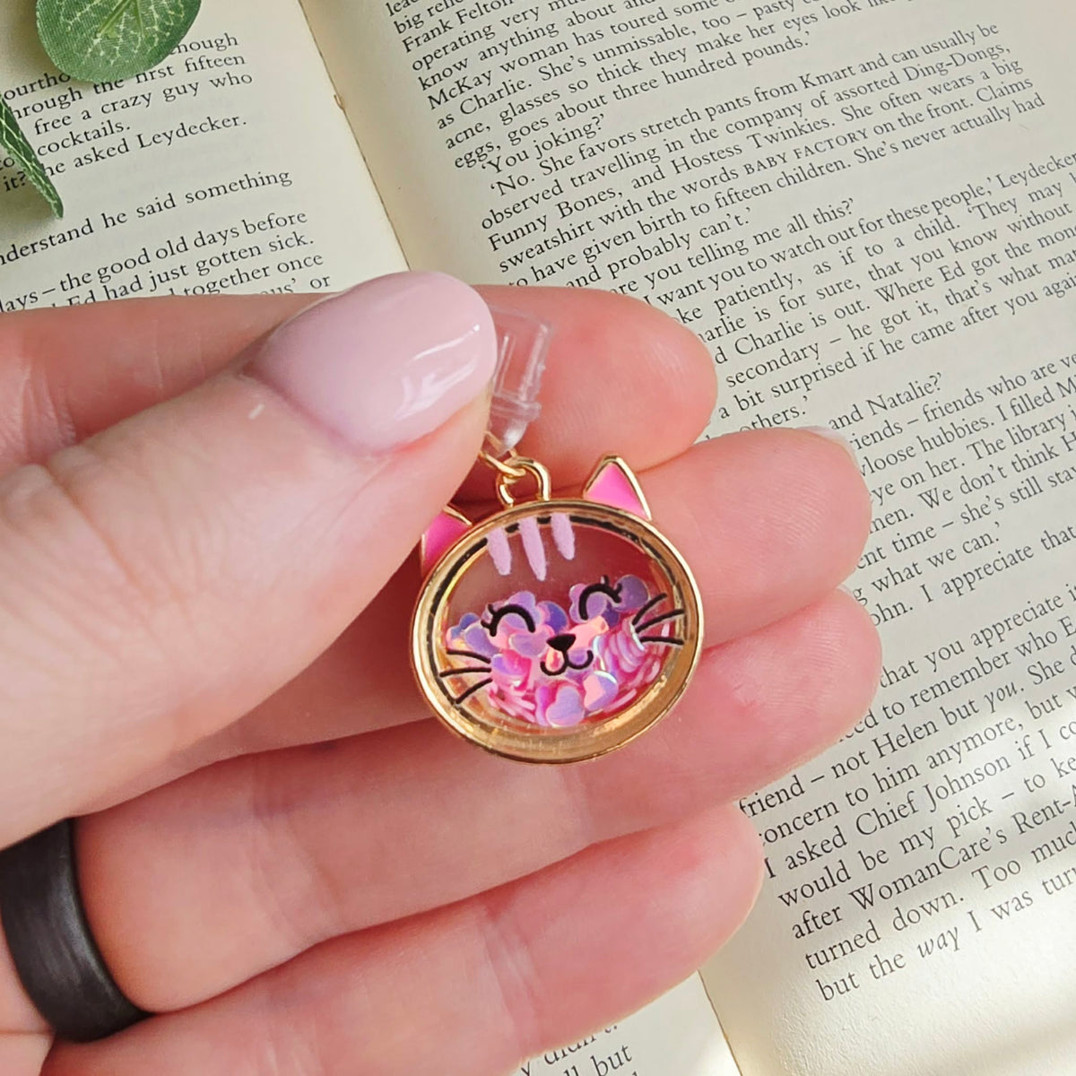 Cat Shaker Kindle Dust Plug Charm