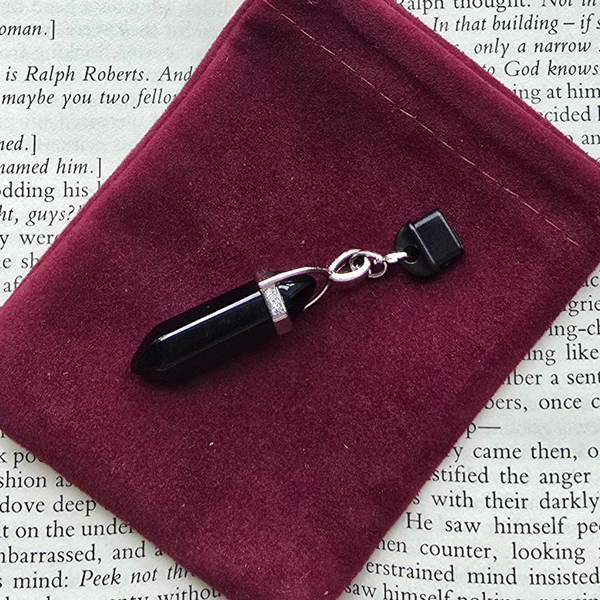 Shadow Kissed Dust Plug