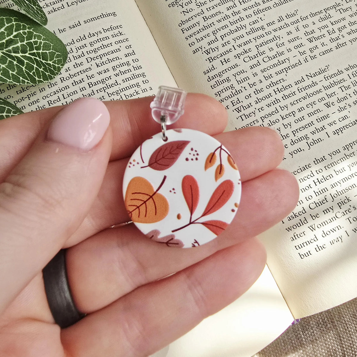 Autumn Leaves Kindle Dust Plug