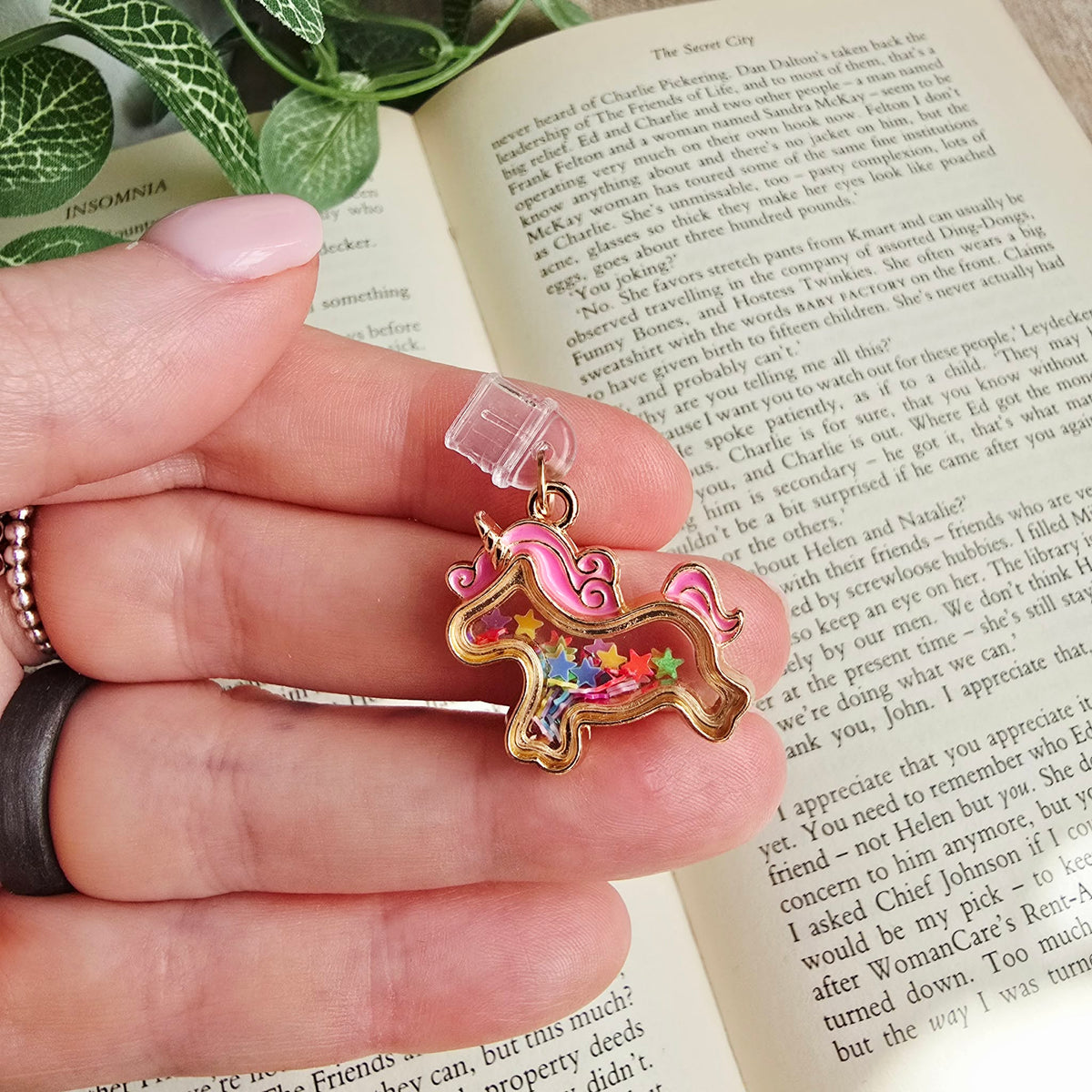 Unicorn Shaker Kindle Dust Plug Charm